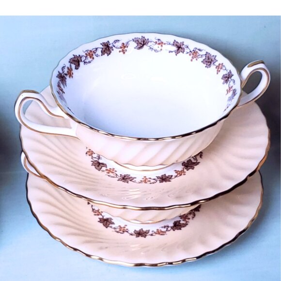 Rare Minton “Vineyard” Bouillon Cups & Saucers – Made in England - Picture 7 of 7
